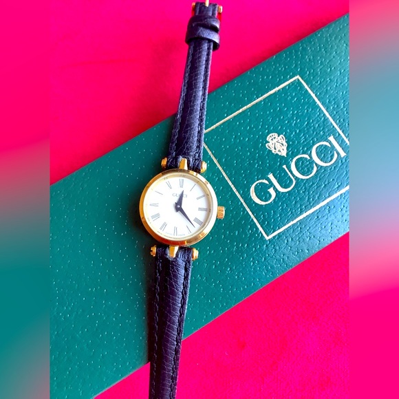 Ladies GUCCI watch VERY CUTEβ€οΈππ - Picture 3 of 12